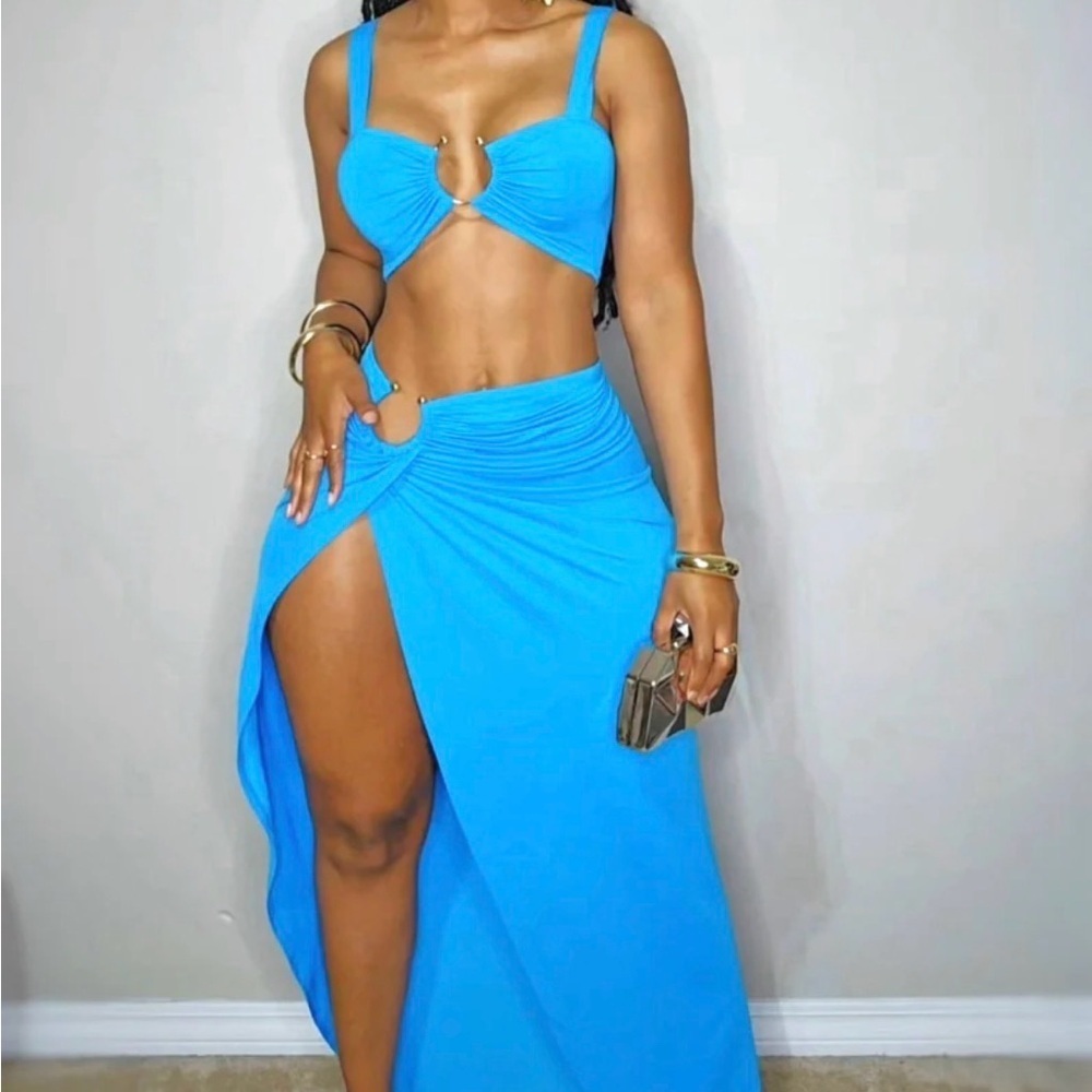 ⚠️ CLEARANCE
Vibrant Blue Maxi Skirt Set for Women